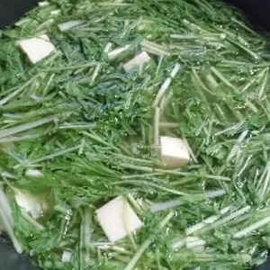 簡単過ぎます！豆腐と水菜であっさりスープ